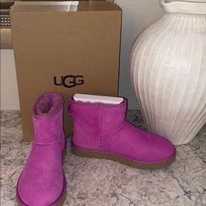 Pink Uggs new with box. Classic mini pink size 8.